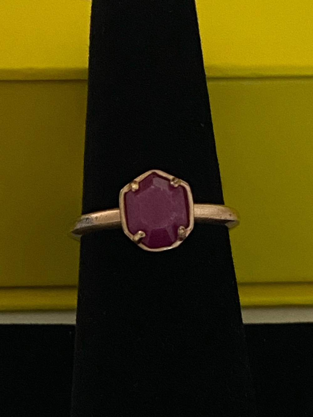 Kendra Scott Ryan Sleek Rose Gold Tone Ring Fuchsia Pink Gemstone Size 7  NWOT